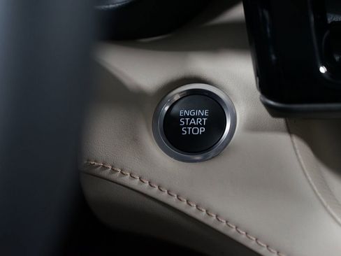 Used 2024 Toyota Highlander Limited image 24