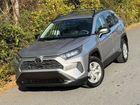 Used 2019 Toyota RAV4 LE image 6