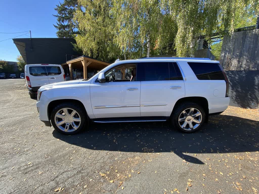 Used 2019 Cadillac Escalade Premium Luxury AWD/4WD image 3