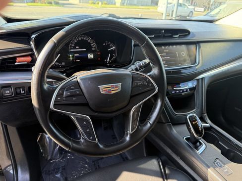 Used 2018 Cadillac XT5 Premium Luxury image 9