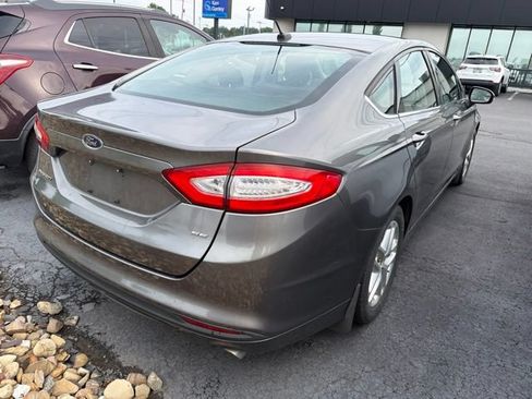 Used 2014 Ford Fusion SE FWD image 4