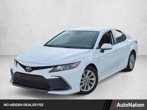 Used 2022 Toyota Camry LE FWD image 1