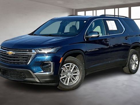 Used 2022 Chevrolet Traverse LT image 2