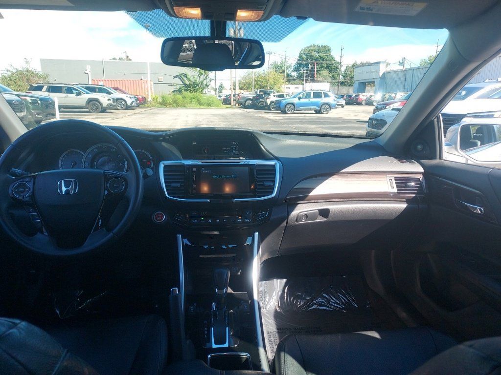 Used 2017 Honda Accord EX-L image 9