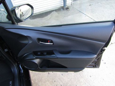 Used 2021 Toyota Prius XLE image 29