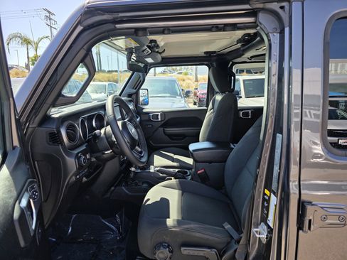 Certified 2023 Jeep Wrangler Unlimited AWD/4WD image 12