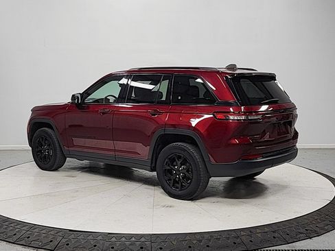 Used 2024 Jeep Grand Cherokee Altitude AWD/4WD image 5