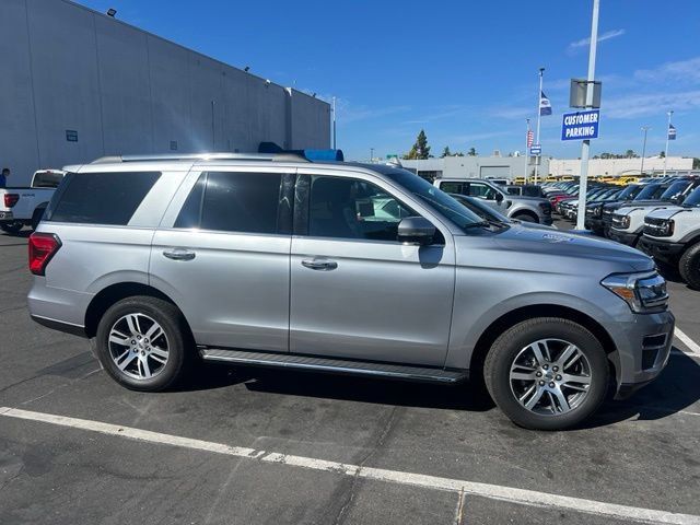 Used 2023 Ford Expedition Limited AWD/4WD image 6