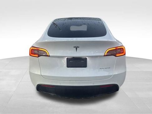 Used 2022 Tesla Model Y Long Range image 15
