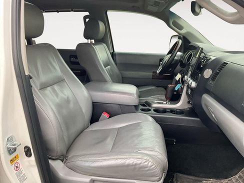 Used 2015 Toyota Sequoia Platinum image 17