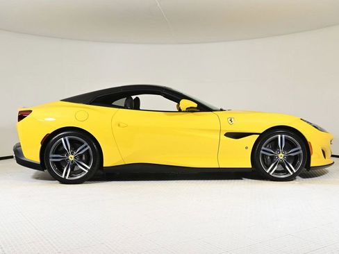 Certified 2020 Ferrari Portofino image 10
