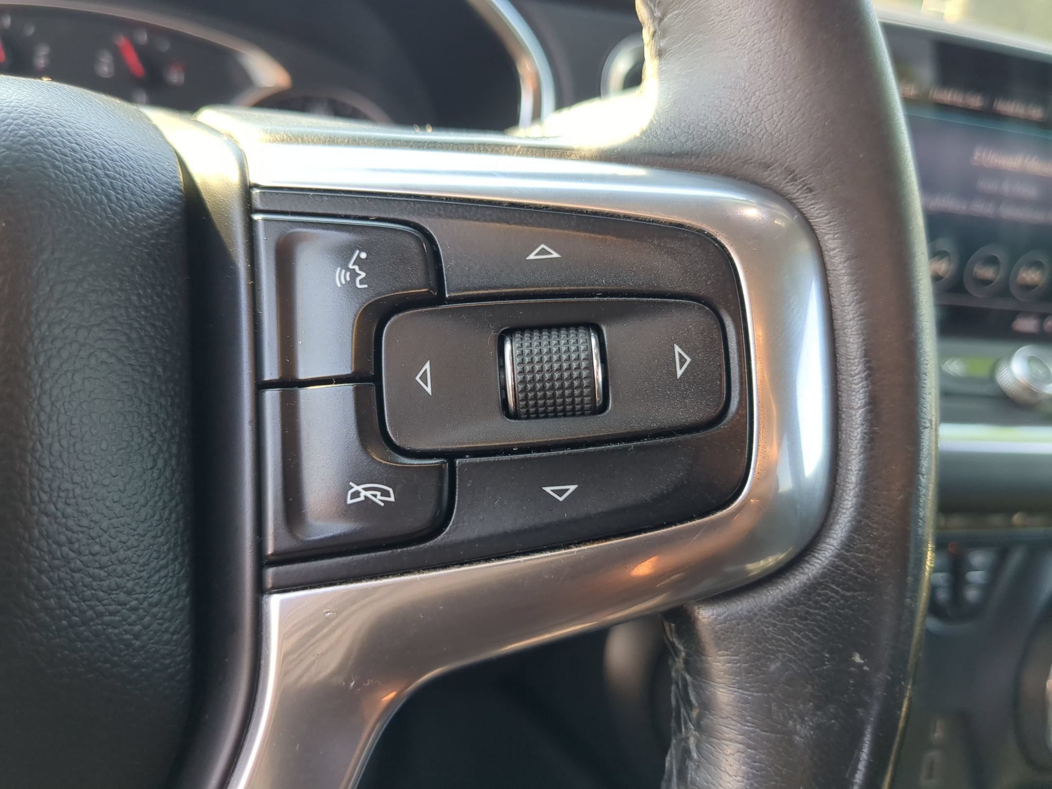 Used 2019 Chevrolet Blazer LT FWD image 21