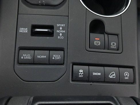 Used 2022 Toyota Highlander XLE AWD/4WD image 27