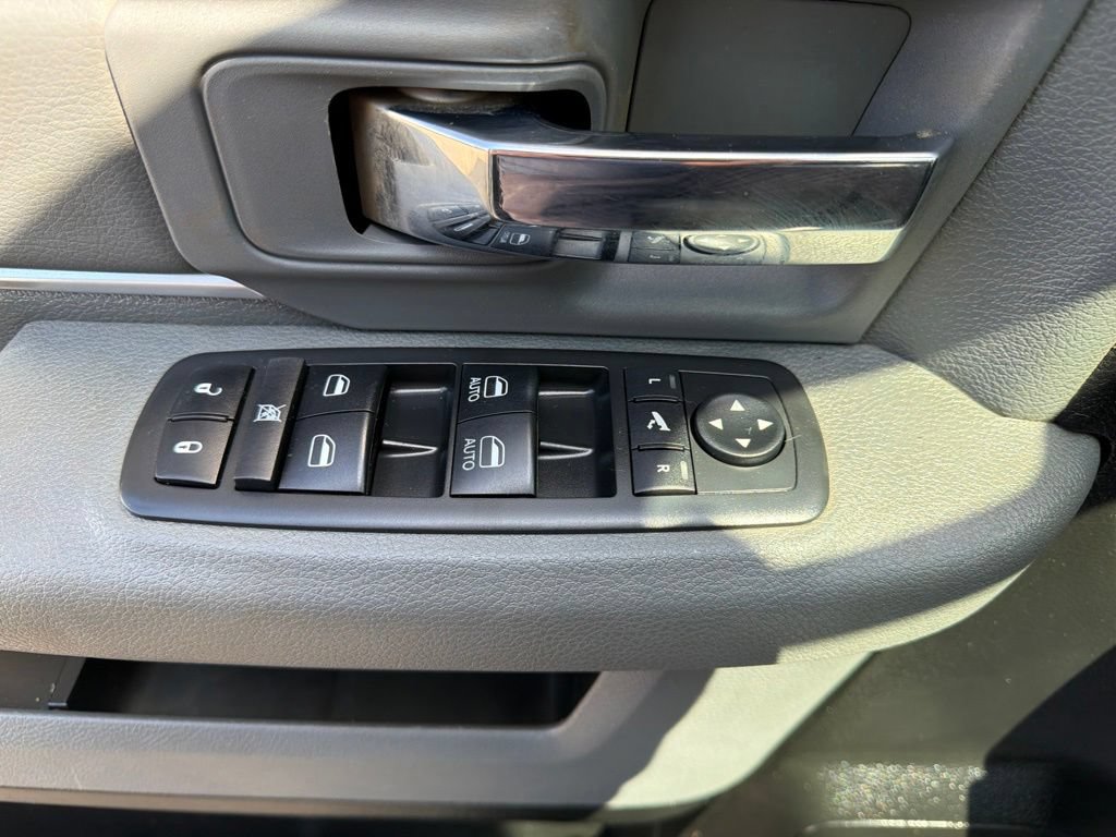 Used 2018 RAM 1500 4x4 Crew Cab Lone Star image 25