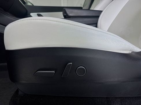 Used 2021 Tesla Model Y Long Range image 17