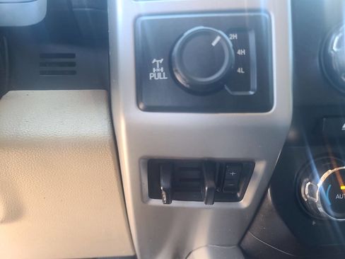 Used 2017 Ford F250 Lariat w/ Lariat Value Package AWD/4WD image 24