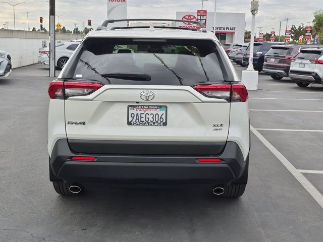 Used 2022 Toyota RAV4 XLE Premium AWD/4WD image 9