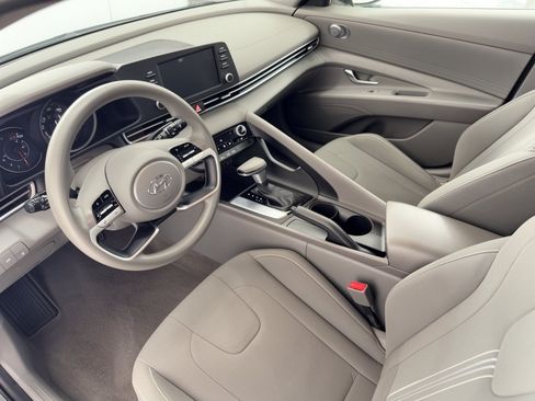 Used 2021 Hyundai Elantra SEL w/ Cargo Package FWD image 4