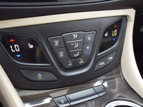 Used 2020 Buick Envision Essence w/ Experience Buick Package FWD image 31