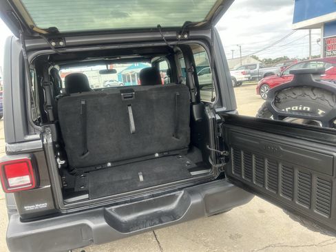 Used 2019 Jeep Wrangler Sport image 9