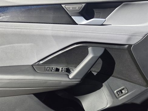 New 2026 Volkswagen Tiguan SE image 18