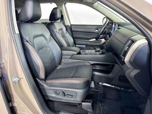 Used 2025 Nissan Pathfinder Platinum w/ Cargo Package AWD/4WD image 37