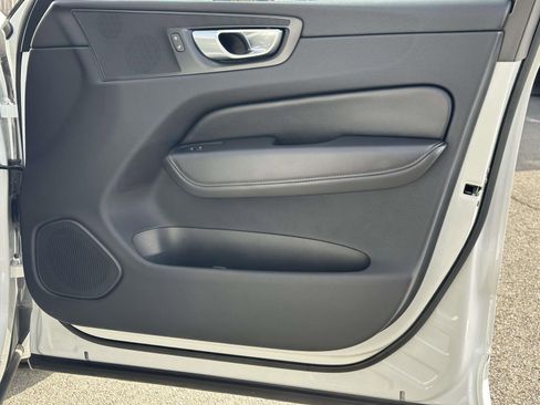 Used 2025 Volvo XC60 B5 Plus image 27