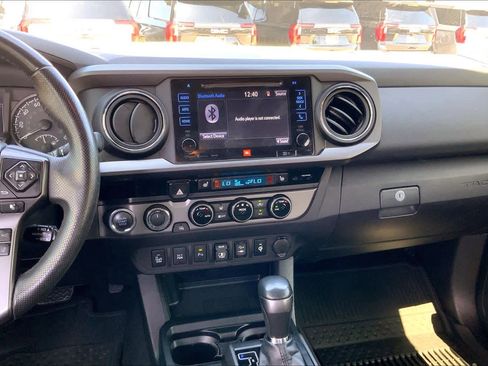 Used 2018 Toyota Tacoma TRD Sport image 7