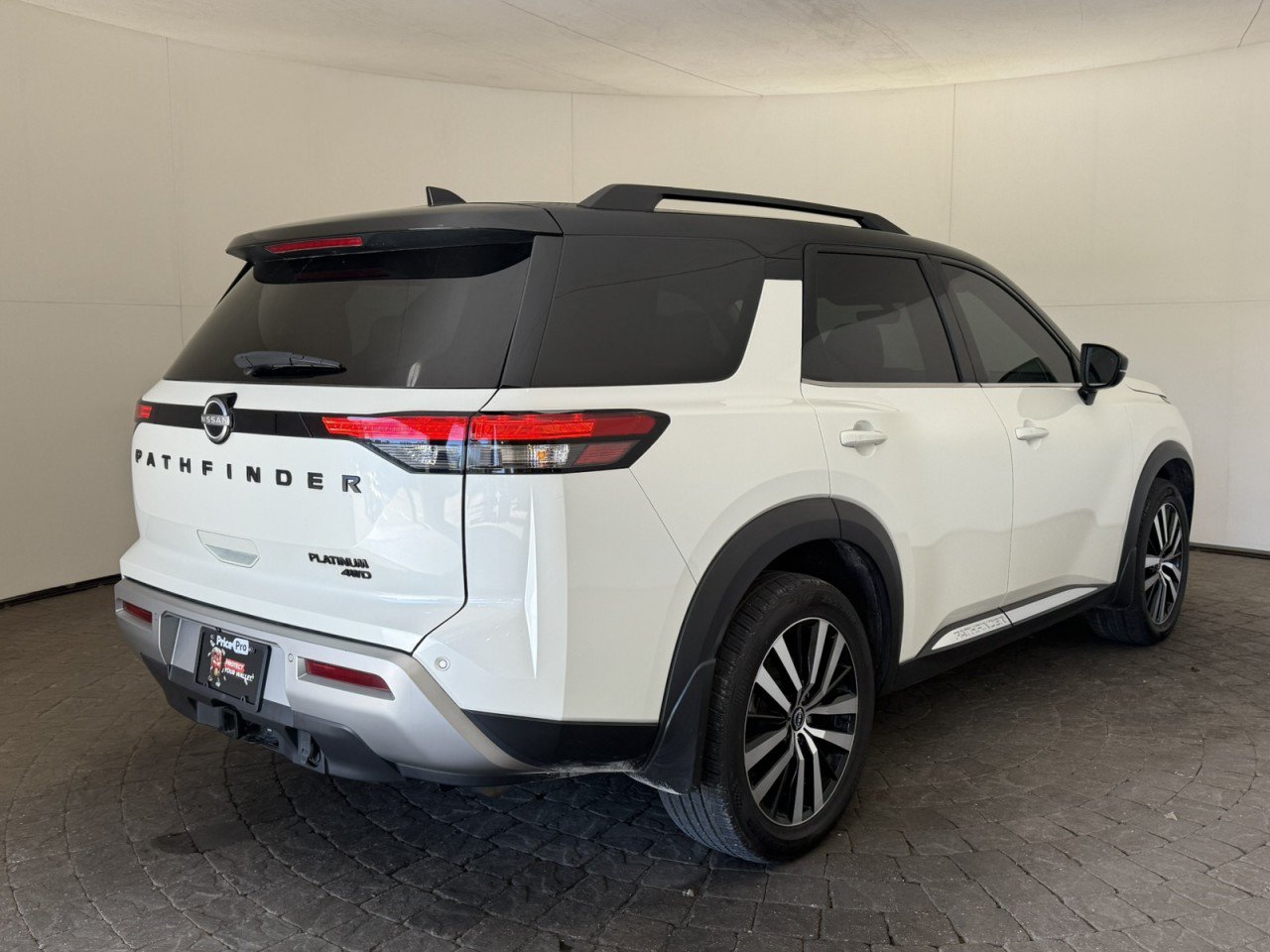 Used 2023 Nissan Pathfinder Platinum AWD/4WD image 9