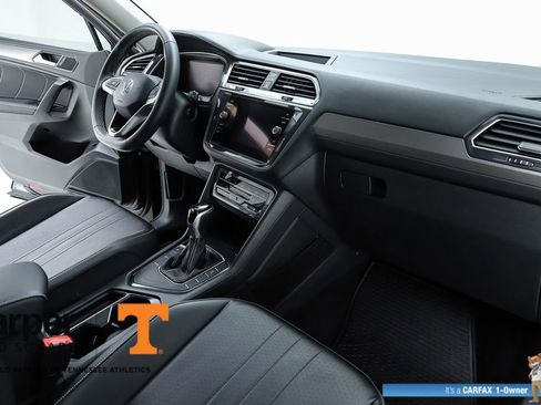 Used 2022 Volkswagen Tiguan SE image 33