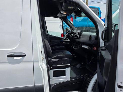 Used 2021 Mercedes-Benz Sprinter 2500 image 14