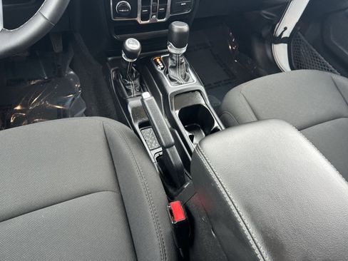 Used 2023 Jeep Gladiator Overland image 22