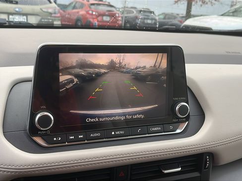 Used 2023 Nissan Rogue SV w/ SV Premium Package image 18