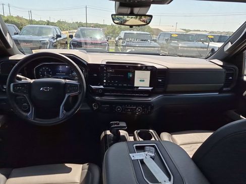 Used 2022 Chevrolet Silverado 1500 ZR2 w/ Technology Package AWD/4WD image 34