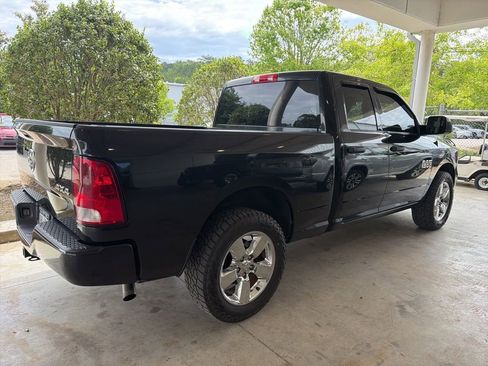 Used 2018 RAM 1500 Express w/ Express Value Package AWD/4WD image 3