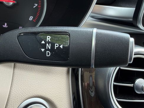 Used 2019 Mercedes-Benz GLC 300 4MATIC image 18