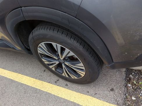 Used 2023 Nissan Rogue SV image 5