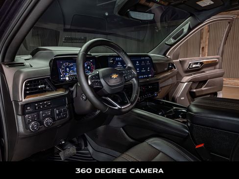 Used 2025 Chevrolet Suburban High Country AWD/4WD image 13