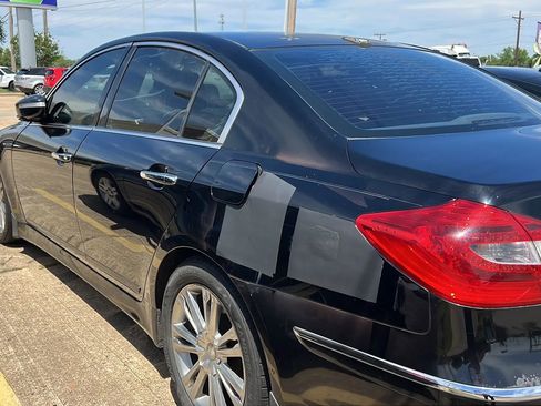 Used 2012 Hyundai Genesis 3.8 w/ Premium Pkg image 8