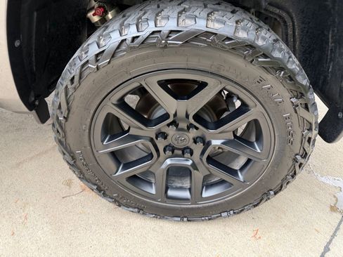 Used 2025 RAM 1500 Laramie w/ Night Edition image 37