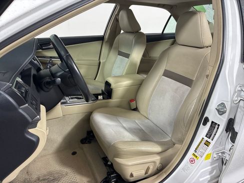 Used 2012 Toyota Camry XLE w/ Leather Pkg FWD image 23