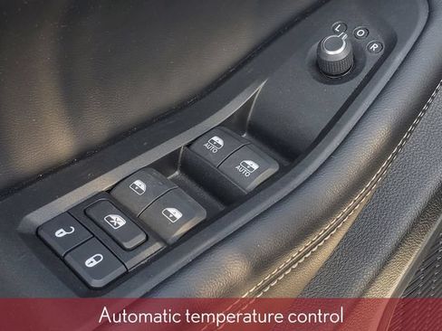 Used 2024 Jeep Grand Cherokee Altitude AWD/4WD image 9