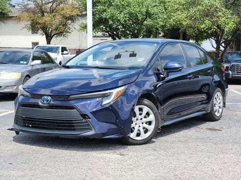 Used 2025 Toyota Corolla LE image 1