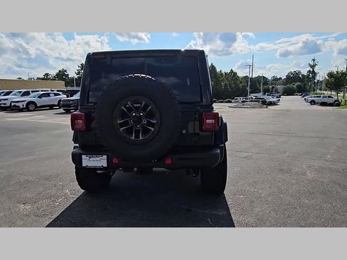 New 2025 Jeep Wrangler Unlimited Rubicon 392 image 33