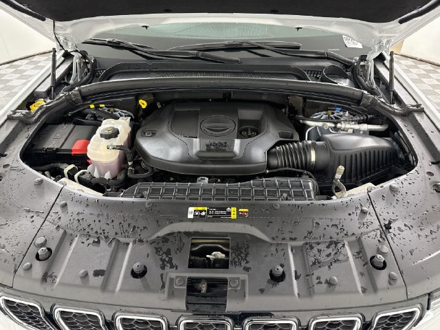 Used 2024 Jeep Grand Cherokee Overland w/ Luxury Tech Group IV AWD/4WD image 31
