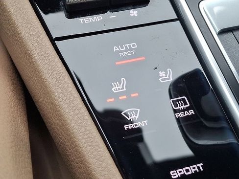 Used 2019 Porsche Cayenne Base image 25