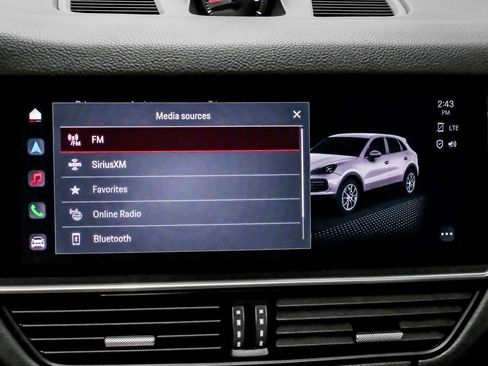 Used 2023 Porsche Cayenne image 28