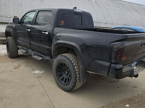 Used 2018 Toyota Tacoma Limited image 5