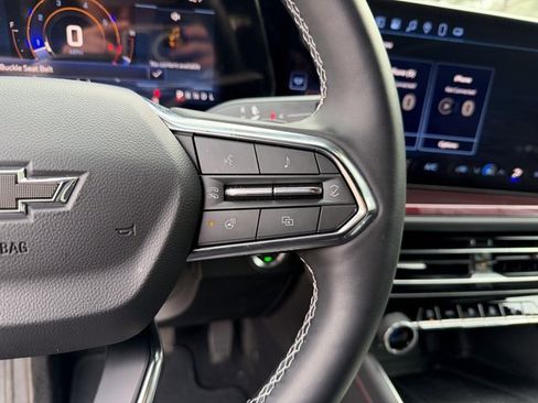 Used 2025 Chevrolet Traverse Z71 image 12