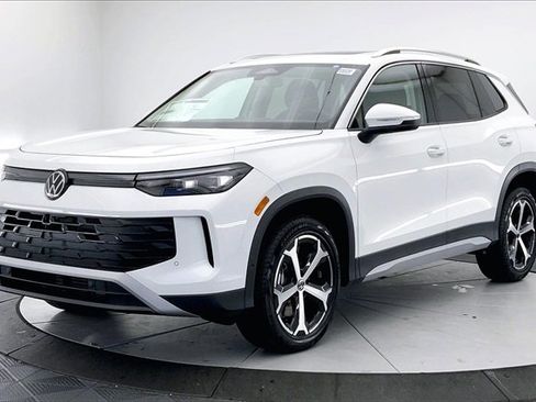 New 2026 Volkswagen Tiguan SE image 2